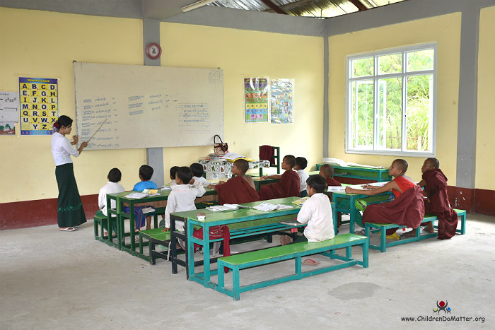 bambini a scuola orfanotrofio sasana birmania - children do matter