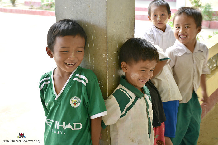 bambini sorridenti orfanotrofio sasana birmania - children do matter