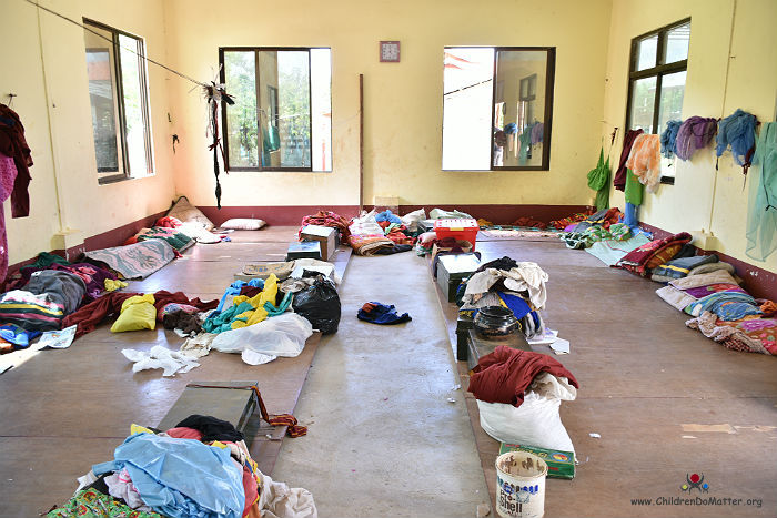 dormitori sporchi orfanotrofio sasana birmania - children do matter