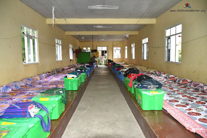 dormitorio 1 con materassi orfanotrofio sasana birmania - children do matter