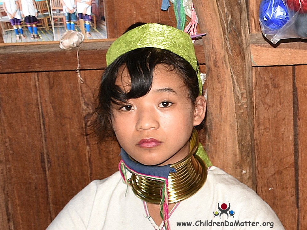 The Strange Neck Rings of Thailand's Kayan Women | Neck rings, World  cultures, Neck